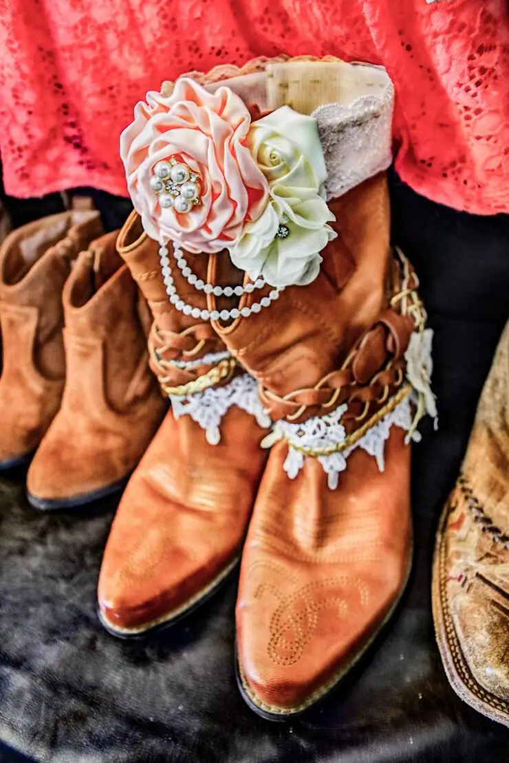 Western fashion accessories